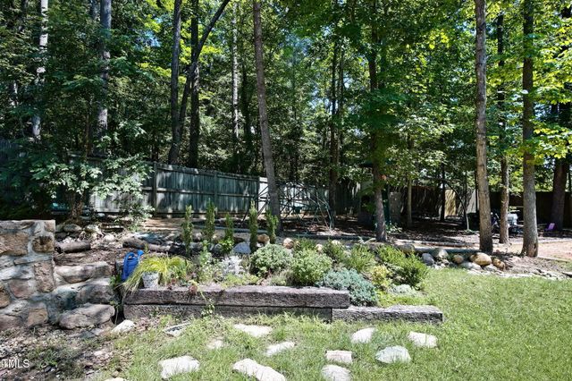 6 St James Place, Chapel Hill, NC 27514