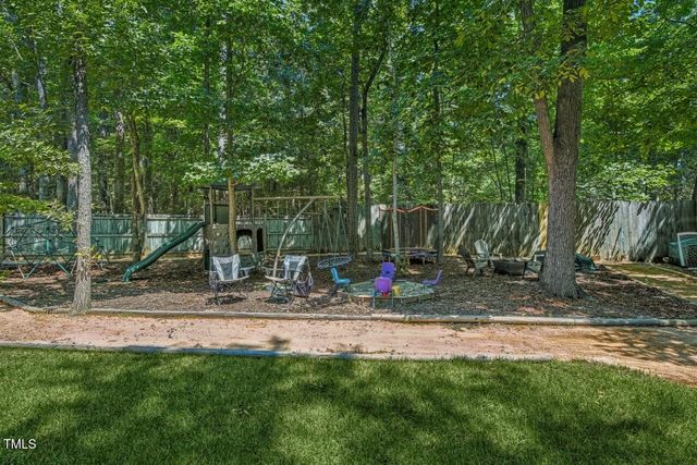 6 St James Place, Chapel Hill, NC 27514