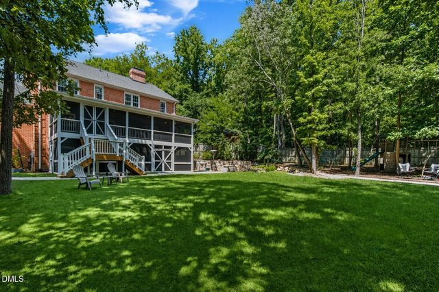 6 St James Place, Chapel Hill, NC 27514