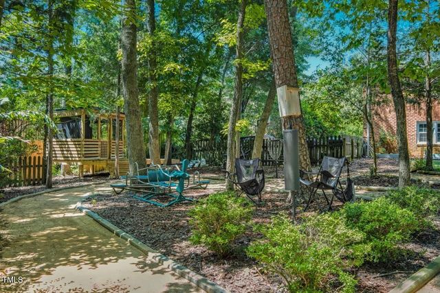 6 St James Place, Chapel Hill, NC 27514