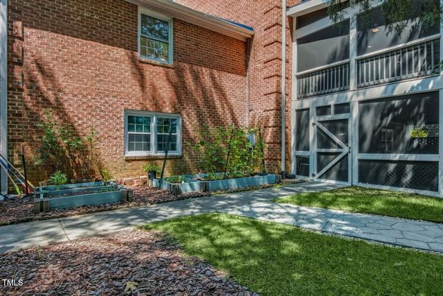 6 St James Place, Chapel Hill, NC 27514