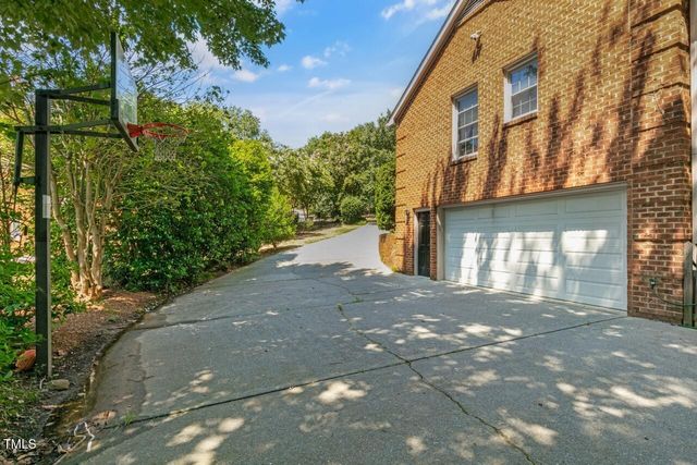 6 St James Place, Chapel Hill, NC 27514