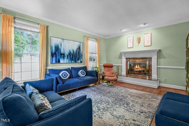 6 St James Place, Chapel Hill, NC 27514