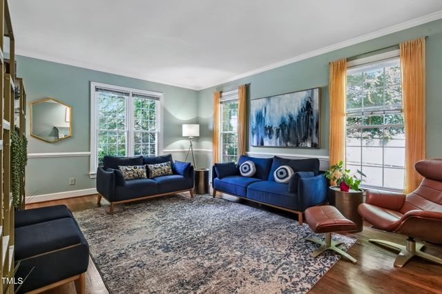 6 St James Place, Chapel Hill, NC 27514