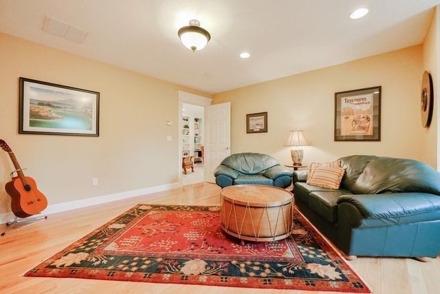 40 Adams Farm Rd 40, Shrewsbury, MA 01545