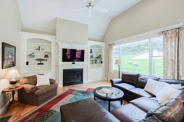 40 Adams Farm Rd 40, Shrewsbury, MA 01545