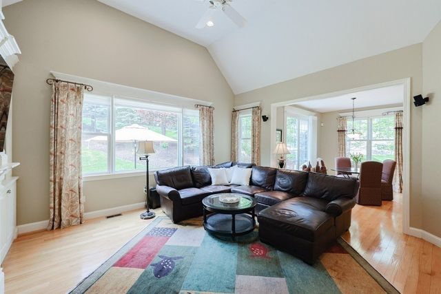 40 Adams Farm Rd 40, Shrewsbury, MA 01545