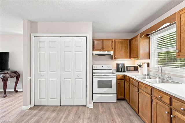 323 Avery Avenue, High Point, NC 27265