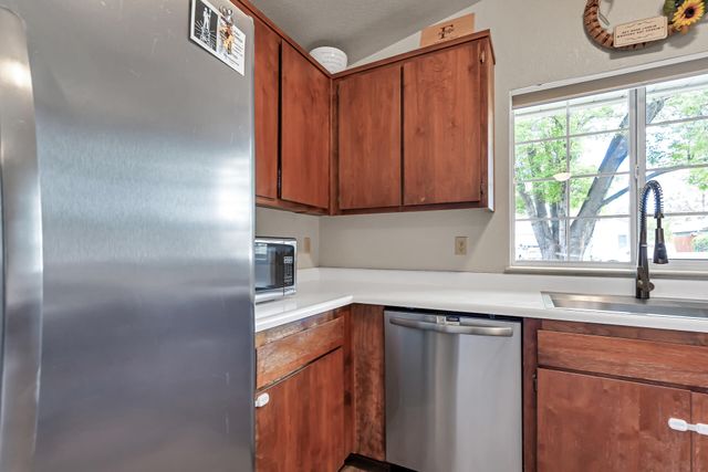 2740 Sandstone Drive, Anderson, CA 96007