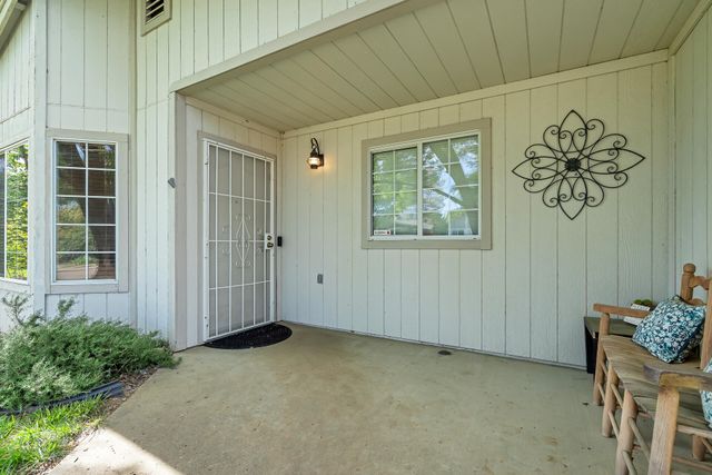 2740 Sandstone Drive, Anderson, CA 96007