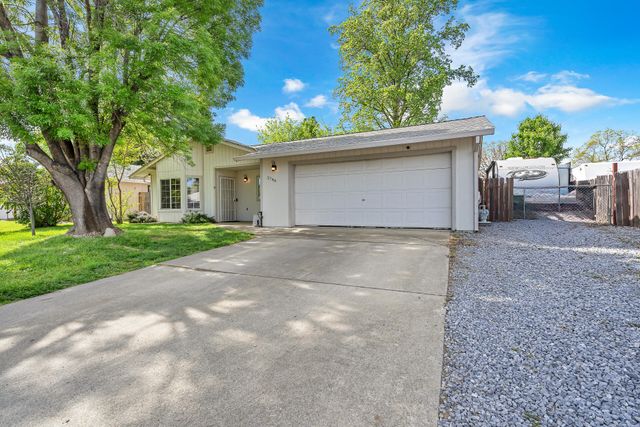 2740 Sandstone Drive, Anderson, CA 96007