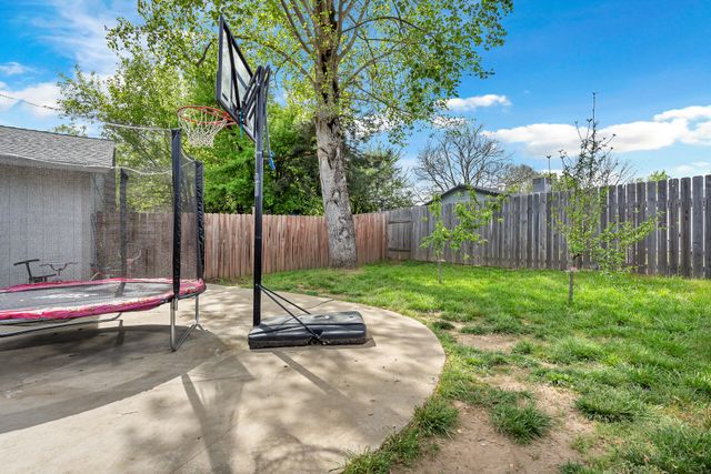 2740 Sandstone Drive, Anderson, CA 96007