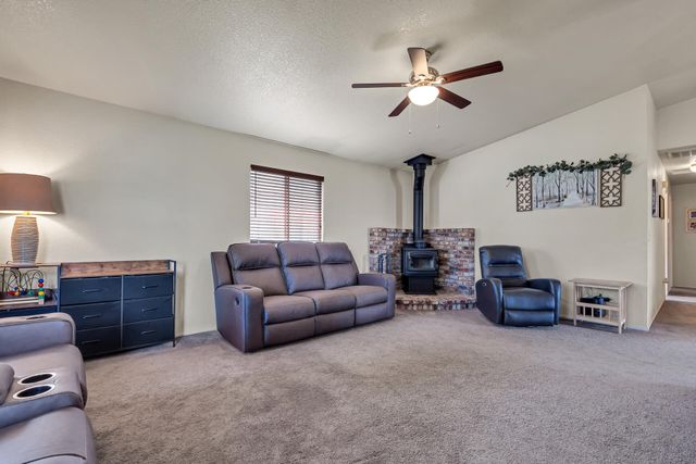 2740 Sandstone Drive, Anderson, CA 96007