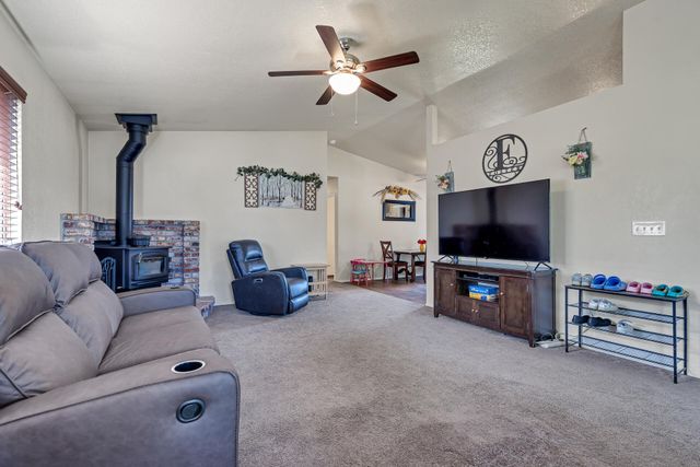 2740 Sandstone Drive, Anderson, CA 96007