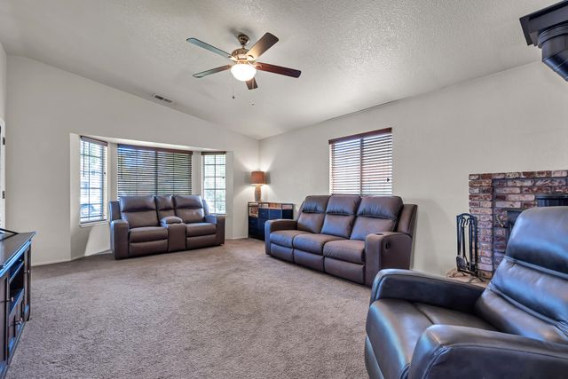 2740 Sandstone Drive, Anderson, CA 96007