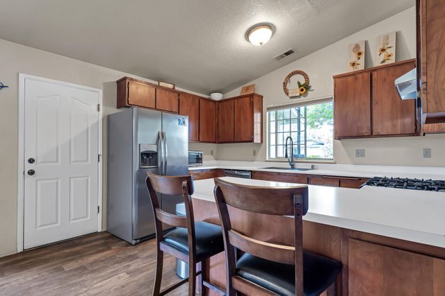 2740 Sandstone Drive, Anderson, CA 96007