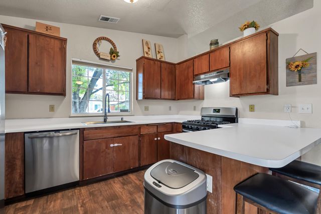 2740 Sandstone Drive, Anderson, CA 96007