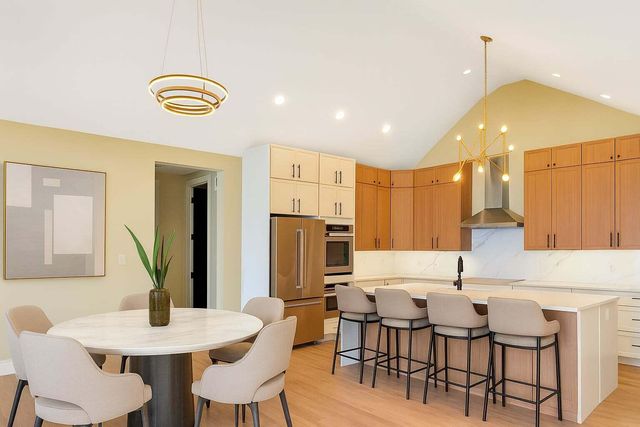 10102 Lakeview Drive, St. John, IN 46373