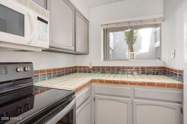 7494 E EARLL Drive 115, Scottsdale, AZ 85251