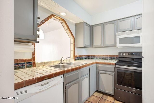 7494 E EARLL Drive 115, Scottsdale, AZ 85251
