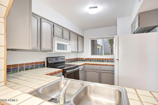 7494 E EARLL Drive 115, Scottsdale, AZ 85251