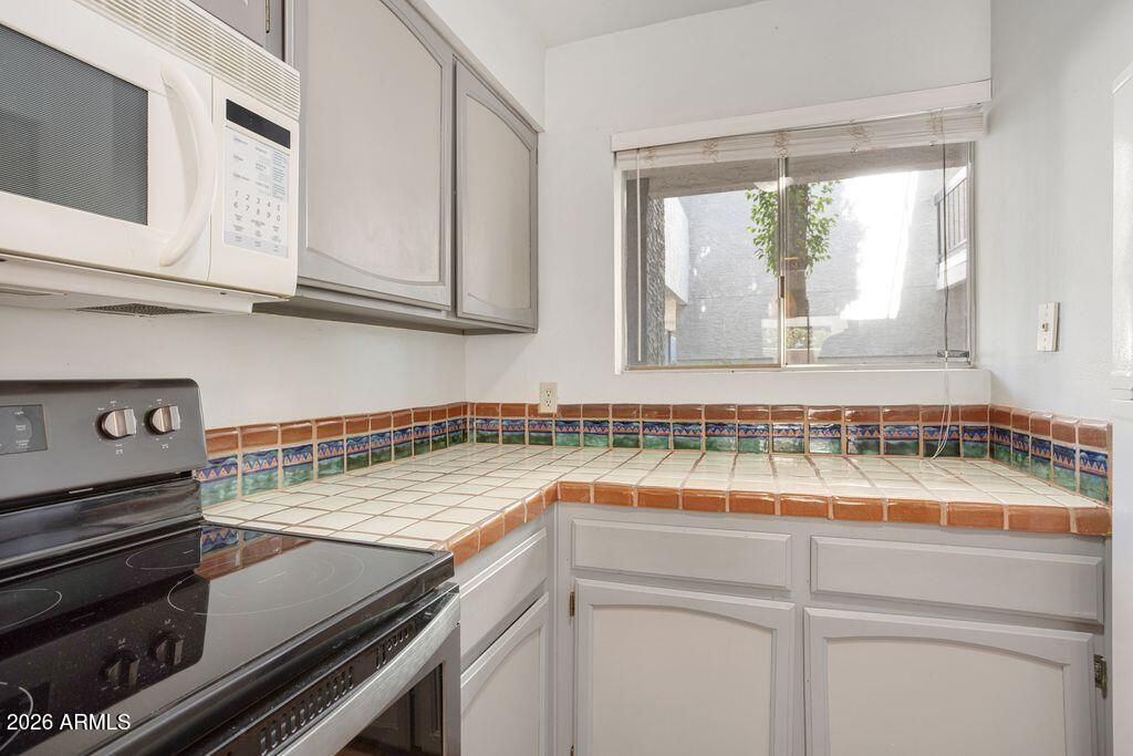 7494 E EARLL Drive 115, Scottsdale, AZ 85251 — photo 2