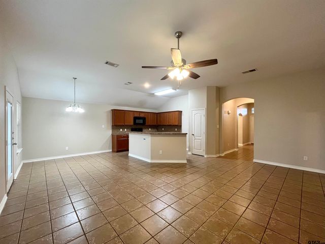 6956 Saga Dr, Flint, TX 75762