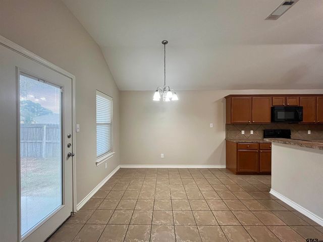 6956 Saga Dr, Flint, TX 75762