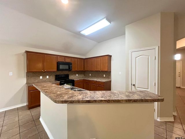 6956 Saga Dr, Flint, TX 75762