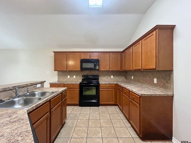 6956 Saga Dr, Flint, TX 75762