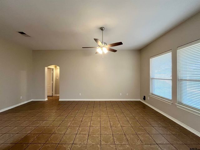 6956 Saga Dr, Flint, TX 75762