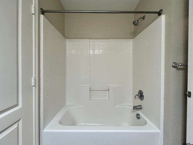 6956 Saga Dr, Flint, TX 75762