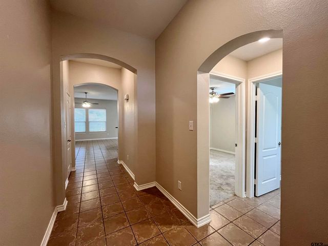 6956 Saga Dr, Flint, TX 75762