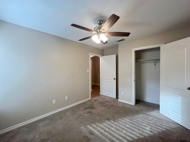 6956 Saga Dr, Flint, TX 75762