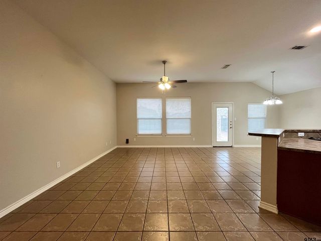 6956 Saga Dr, Flint, TX 75762