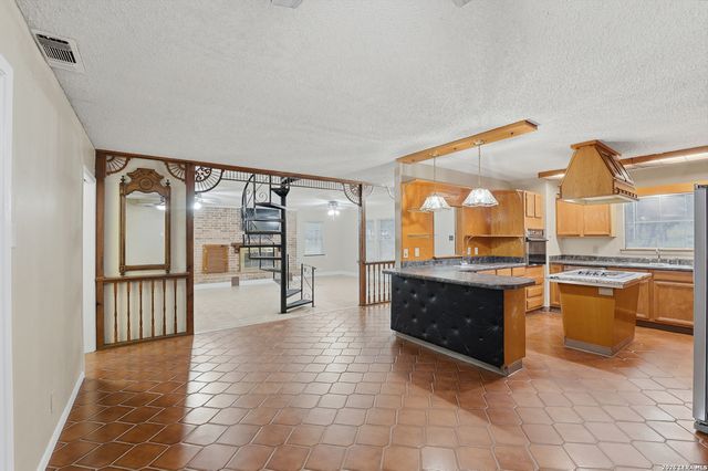 8606 State Highway 123 N, Stockdale, TX 78160