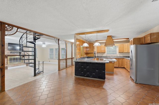 8606 State Highway 123 N, Stockdale, TX 78160