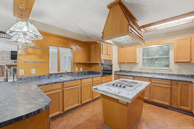 8606 State Highway 123 N, Stockdale, TX 78160
