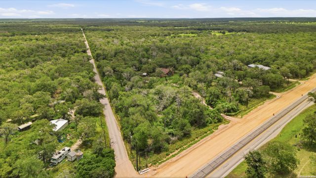 8606 State Highway 123 N, Stockdale, TX 78160