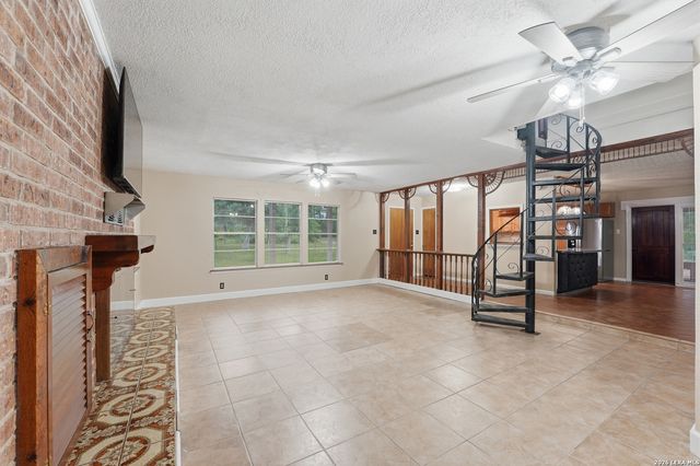 8606 State Highway 123 N, Stockdale, TX 78160