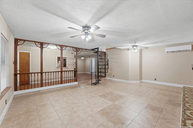8606 State Highway 123 N, Stockdale, TX 78160