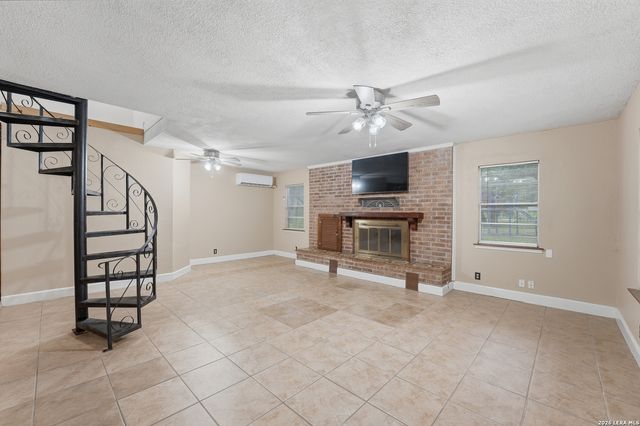 8606 State Highway 123 N, Stockdale, TX 78160