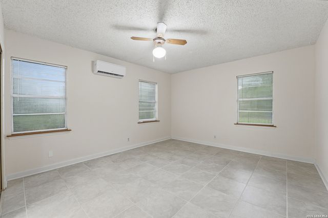 8606 State Highway 123 N, Stockdale, TX 78160