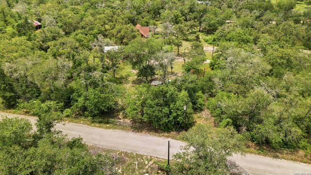 8606 State Highway 123 N, Stockdale, TX 78160