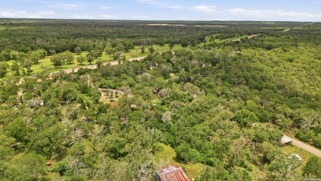 8606 State Highway 123 N, Stockdale, TX 78160
