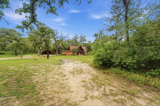 8606 State Highway 123 N, Stockdale, TX 78160