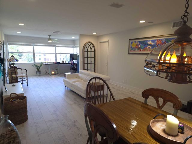 9501 Sunrise Lakes Boulevard 305, Sunrise, FL 33322