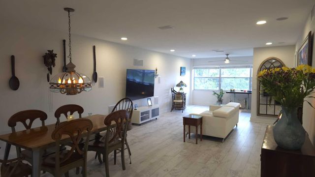 9501 Sunrise Lakes Boulevard 305, Sunrise, FL 33322