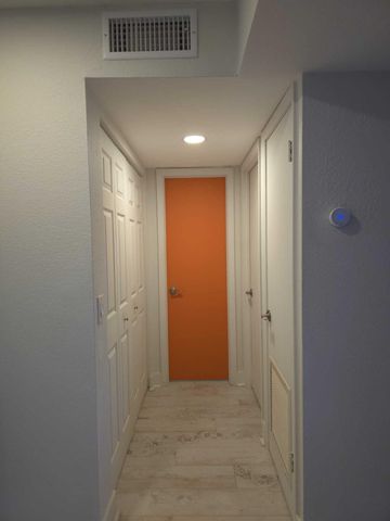 9501 Sunrise Lakes Boulevard 305, Sunrise, FL 33322
