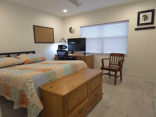 9501 Sunrise Lakes Boulevard 305, Sunrise, FL 33322